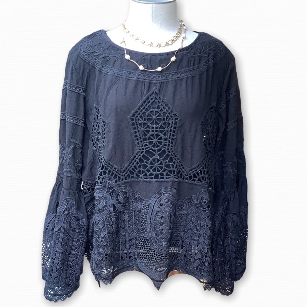 SOFT SURROUNDINGS BLACK EYELET BELL SLEEVE BOHO BLOUSE/ TOP‎ SIZE SMALL
